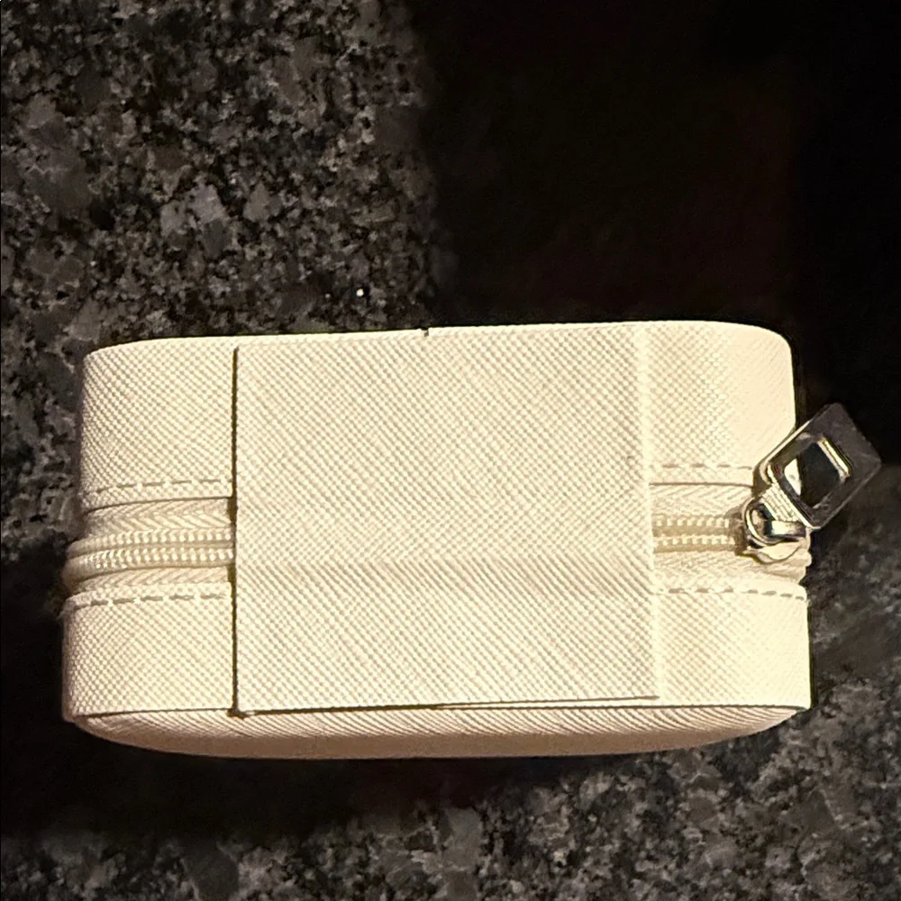 Elegant Cream Canvas Zipper Jewelry Organizer and Travel Case New